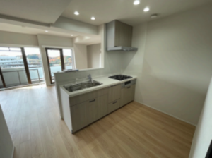 神戸市須磨区北落合、中古マンションのキッチン画像です