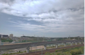 神戸市須磨区西落合、中古マンションの前面道路を含む現地写真画像です