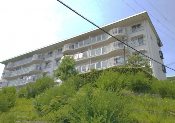 神戸市須磨区西落合、中古マンションの外観画像です