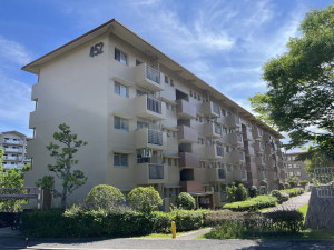 神戸市須磨区中落合、中古マンションの外観画像です