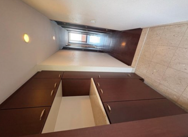 神戸市須磨区潮見台町、中古マンションの玄関画像です