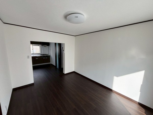 神戸市須磨区菅の台、中古マンションの居間画像です