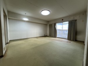 神戸市須磨区北落合、中古マンションの居間画像です