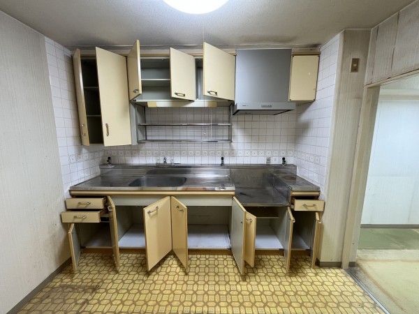 神戸市須磨区北落合、中古マンションのキッチン画像です