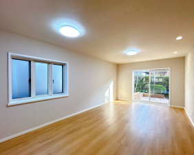 神戸市須磨区北落合、中古一戸建ての居間画像です