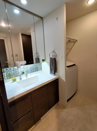 神戸市須磨区車、中古マンションの洗面画像です