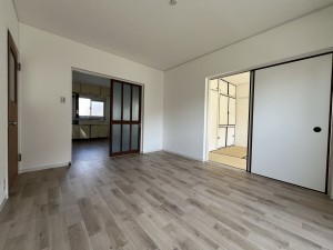 神戸市須磨区高倉台、中古マンションの居間画像です