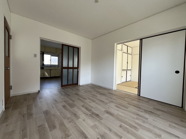 神戸市須磨区高倉台、中古マンションの居間画像です