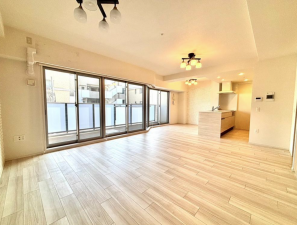 神戸市須磨区磯馴町、中古マンションの居間画像です