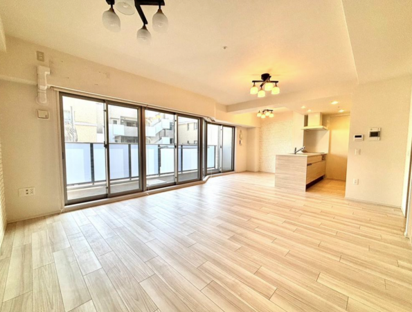 神戸市須磨区磯馴町、中古マンションの居間画像です