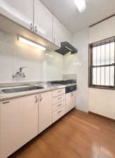 神戸市須磨区妙法寺、中古一戸建てのキッチン画像です