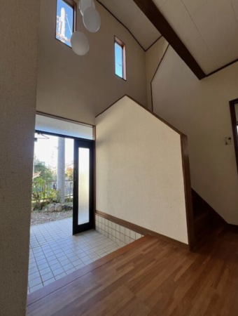 神戸市須磨区東白川台、中古一戸建ての玄関画像です