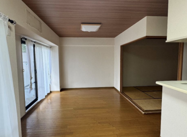 神戸市須磨区清水台、中古マンションの居間画像です