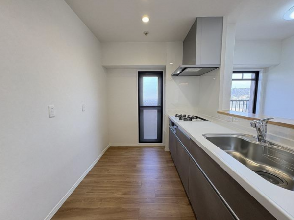 神戸市須磨区道正台、中古マンションのキッチン画像です