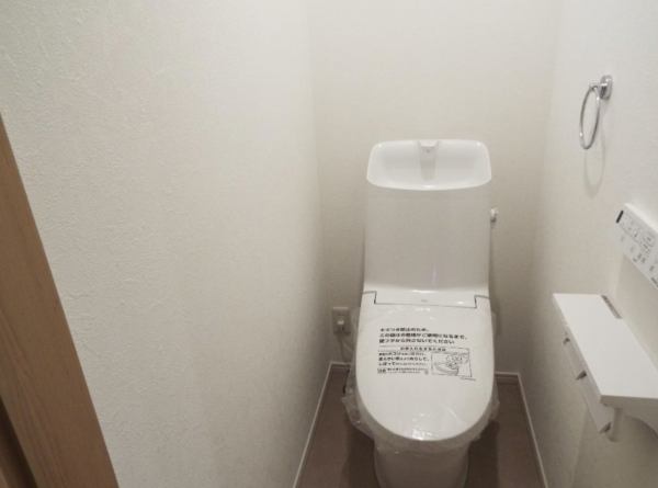 神戸市須磨区平田町、新築一戸建てのトイレ画像です