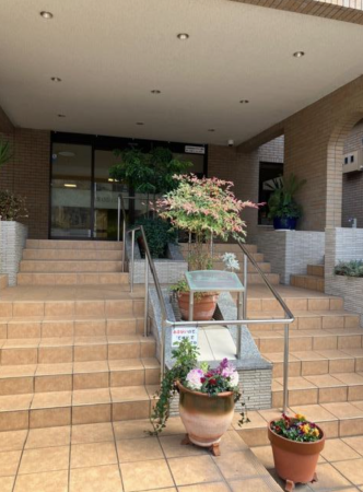 神戸市須磨区若草町、中古マンションのエントランス画像です