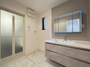 神戸市須磨区須磨浦通、中古一戸建ての洗面画像です