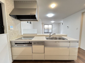 神戸市須磨区須磨浦通、中古一戸建てのキッチン画像です