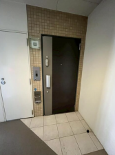 神戸市須磨区飛松町、中古マンションの玄関画像です