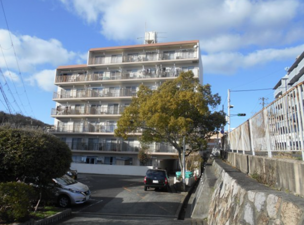 神戸市須磨区車、中古マンションの外観画像です