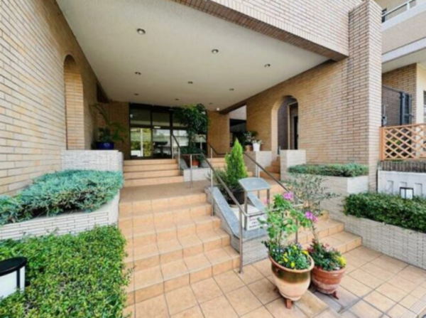 神戸市須磨区若草町、中古マンションのエントランス画像です