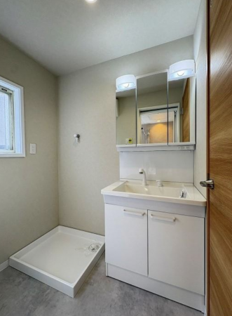 神戸市須磨区東白川台、中古一戸建ての洗面画像です