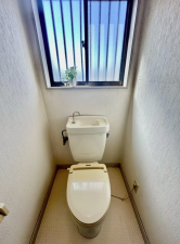 神戸市須磨区行幸町、中古一戸建てのトイレ画像です