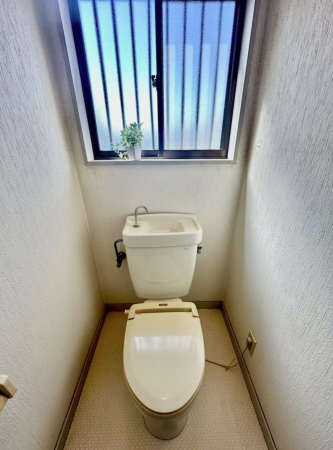 神戸市須磨区行幸町、中古一戸建てのトイレ画像です