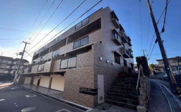 神戸市須磨区離宮前町、中古マンションの外観画像です