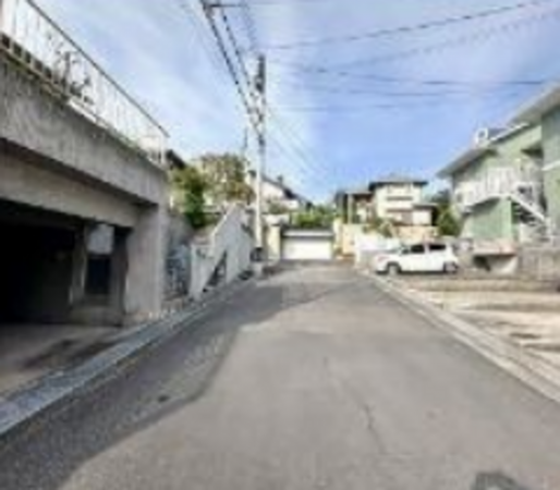 神戸市須磨区東落合、中古一戸建ての前面道路を含む現地写真画像です