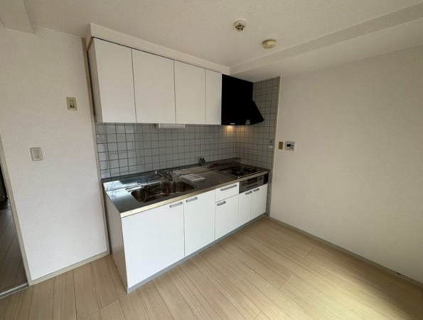 神戸市須磨区桜木町、中古マンションのキッチン画像です