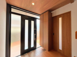 神戸市須磨区南落合、中古一戸建ての玄関画像です