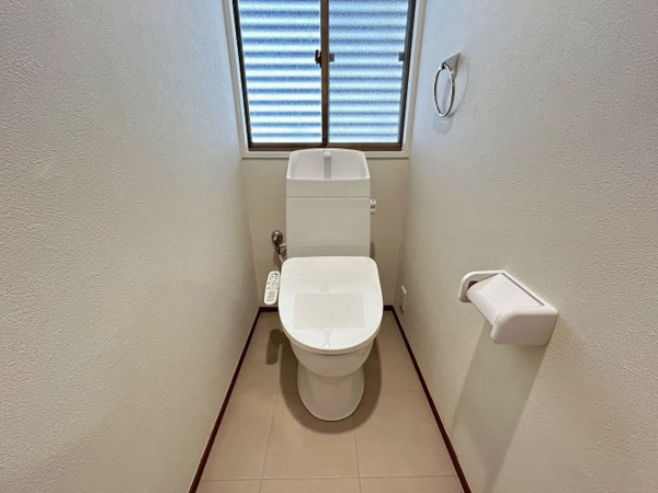 神戸市須磨区南落合、中古一戸建てのトイレ画像です