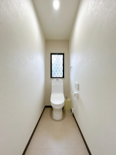 神戸市須磨区菅の台、中古一戸建てのトイレ画像です