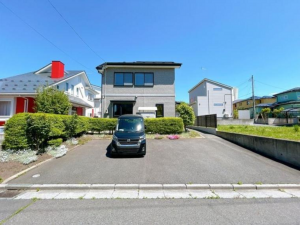 八戸市南白山台、中古一戸建ての駐車場画像です