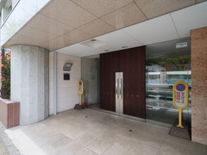 横浜市都筑区荏田東、中古マンションのエントランス画像です