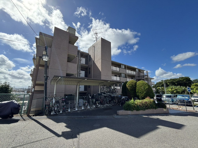横浜市都筑区川和町、中古マンションの外観画像です