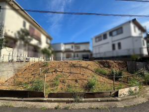 横浜市都筑区中川、土地の前面道路を含む現地写真画像です