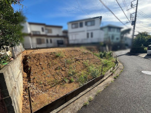 横浜市都筑区中川、土地の前面道路を含む現地写真画像です