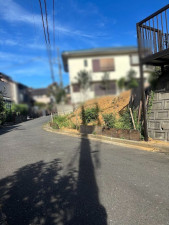 横浜市都筑区中川、土地の前面道路を含む現地写真画像です