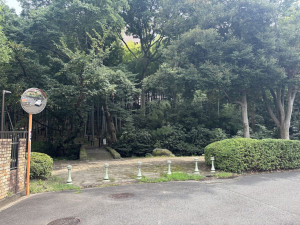 横浜市都筑区茅ケ崎南、土地の前面道路を含む現地写真画像です
