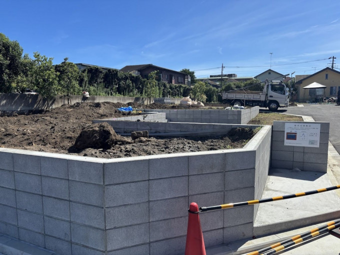 横浜市都筑区南山田町、土地の前面道路を含む現地写真画像です