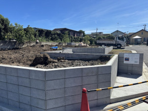横浜市都筑区南山田町、土地の前面道路を含む現地写真画像です