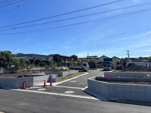 横浜市都筑区南山田町、土地の前面道路を含む現地写真画像です