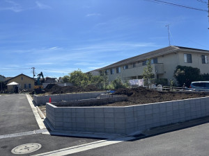 横浜市都筑区南山田町、土地の前面道路を含む現地写真画像です