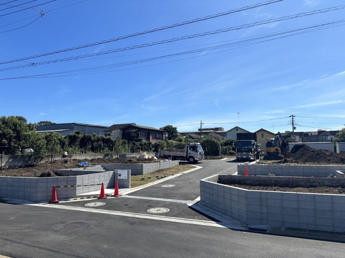 横浜市都筑区南山田町、土地の前面道路を含む現地写真画像です