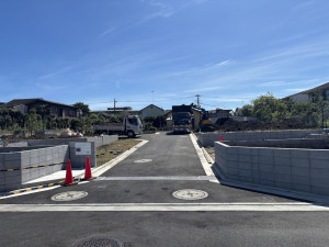 横浜市都筑区南山田町、土地の前面道路を含む現地写真画像です
