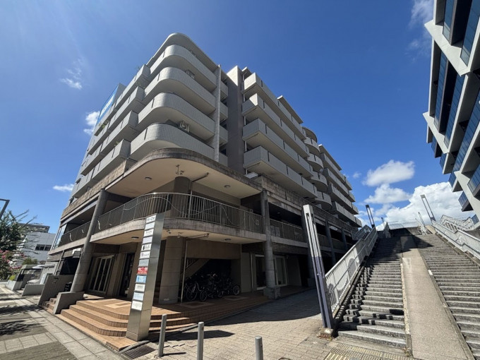 横浜市都筑区中川中央、中古マンションの外観画像です