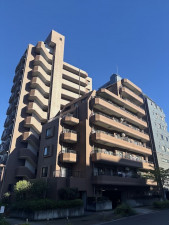 横浜市都筑区茅ケ崎中央、中古マンションの外観画像です
