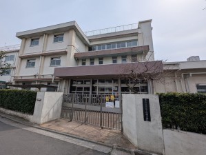 板橋区東山町、中古一戸建ての小学校画像です